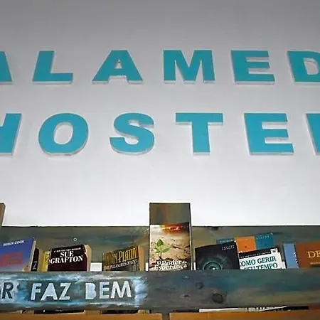 Alameda Hostal *